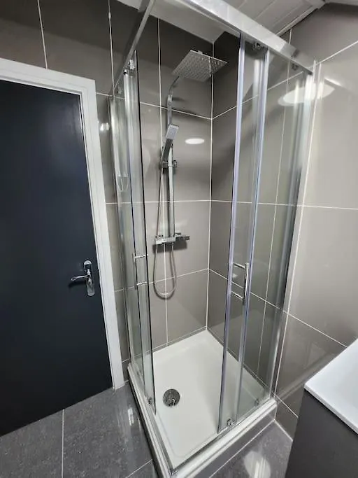 Apartment Supervalue Suite 7 - Fast Wifi, Hotel Linen, Keyless Entry, City Only 10 Mins - By Property Promise Cardiff United Kingdom