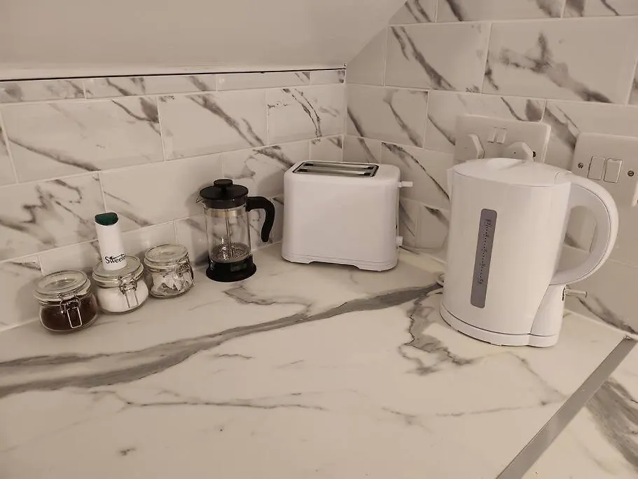 Supervalue Suite 7 - Fast Wifi, Hotel Linen, Keyless Entry, City Only 10 Mins - By Property Promise Cardiff 0*,  United Kingdom