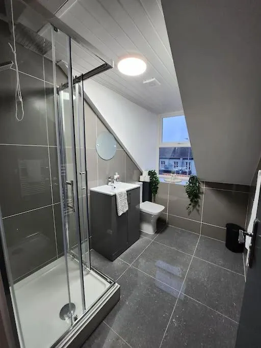Supervalue Suite 7 - Fast Wifi, Hotel Linen, Keyless Entry, City Only 10 Mins - By Property Promise Cardiff Apartment