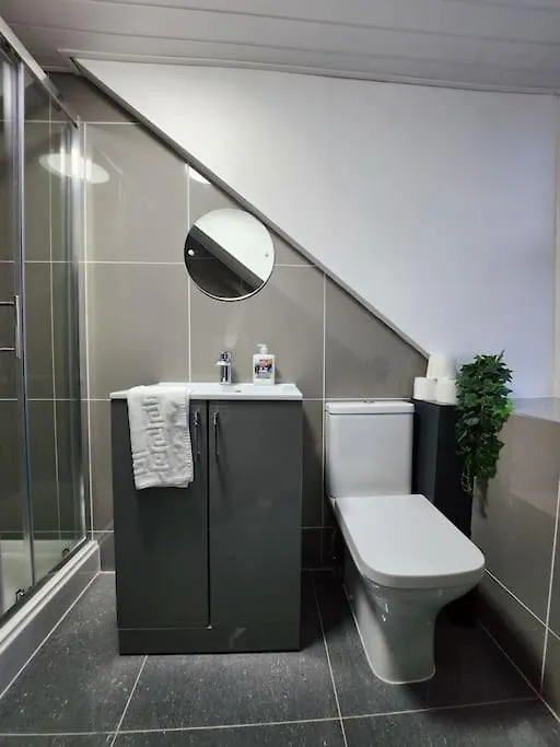 Supervalue Suite 7 - Fast Wifi, Hotel Linen, Keyless Entry, City Only 10 Mins - By Property Promise Cardiff