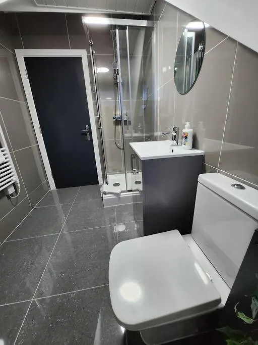 Apartament Supervalue Suite 7 - Fast Wifi, Hotel Linen, Keyless Entry, City Only 10 Mins - By Property Promise Cardiff